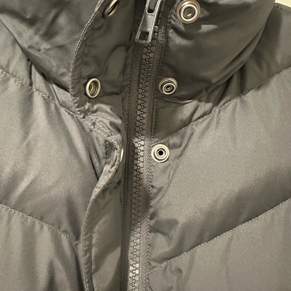 J Crew Women’s Black Down Puffer Vest Medium - Picture 3 of 4